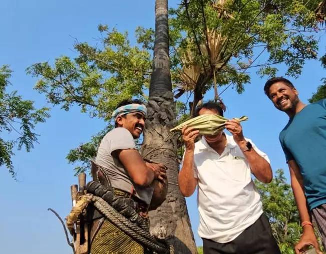 రారమ్మని పిలిచె  నీరా ’