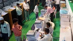 లక్ష ఓట్ల ఆధిక్యంలో ముగ్గురు అభ్యర్థులు