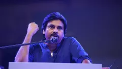 రెండు పడవలపై పవన్!