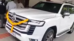 తెలంగాణ మంత్రులకు కేసీఆర్ ల్యాండ్ క్రూయిజర్లు