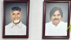ప్రభుత్వ ఆఫీసుల్లో బాబుతో పాటు పవన్‌ ఫొటో
