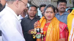 ఇంకా జగన్‌పై ప్రేమ ఉంటే రాజీనామా చేయాలి: పోలీసులకు అనిత హెచ్చరిక