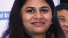 కారుతో యువకుడిని తొక్కించి చంపినా పోలీసులు ఆమెను వదిలేశారు