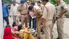 యూపీలో తొక్కిసలాట: బాధితుల కోసం కుటుంబసభ్యుల వెతుకులాట