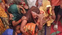 ఉత్తర ప్రదేశ్: పోలీసుల ఎదుట లొంగిపోయిన హత్రాస్ ప్రధాన నిందితుడు