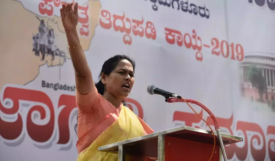 ‘అంతర్గత విభేదాలతో జనం సమస్యలు గాలికొదిలేశారు’