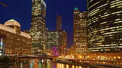 చికాగో డౌన్ టౌన్ చూడాలంటే బోటుపై షికార్ చేయాల్సిందే!