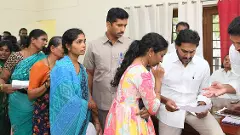 అధికారంలో ఉన్నప్పుడు జగన్‌కు కానరాని ప్రజా దర్బార్‌లు