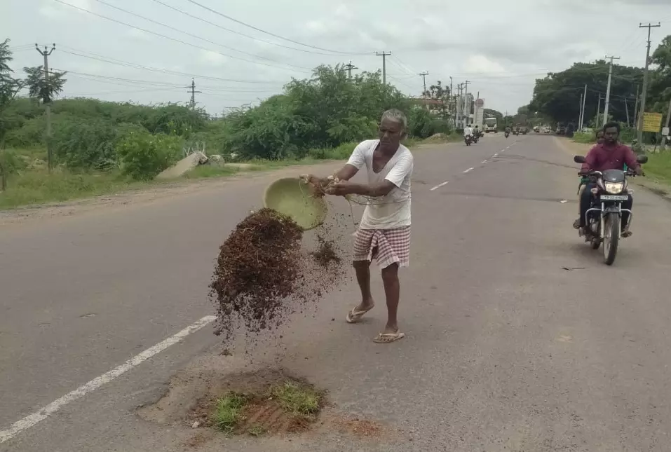 ఆయన రోడ్డు గాయాలకు చికిత్స చేసే డాక్టర్