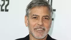 మీరు తప్పుకుంటేనే గెలుస్తాం: హలీవుడ్ డైరెక్టర్