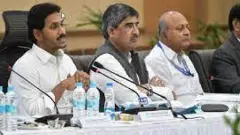 జగన్‌ హయాంలో ఒక సారే కలెక్టర్ల కాన్ఫెరెన్సు