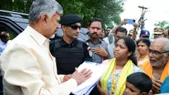 అందుకేనా చంద్రబాబు తన కాళ్ళకు మొక్కొద్దన్నారు!