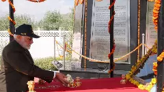 అమర జవాన్లకు ప్రధాన మోదీ ఘన నివాళి