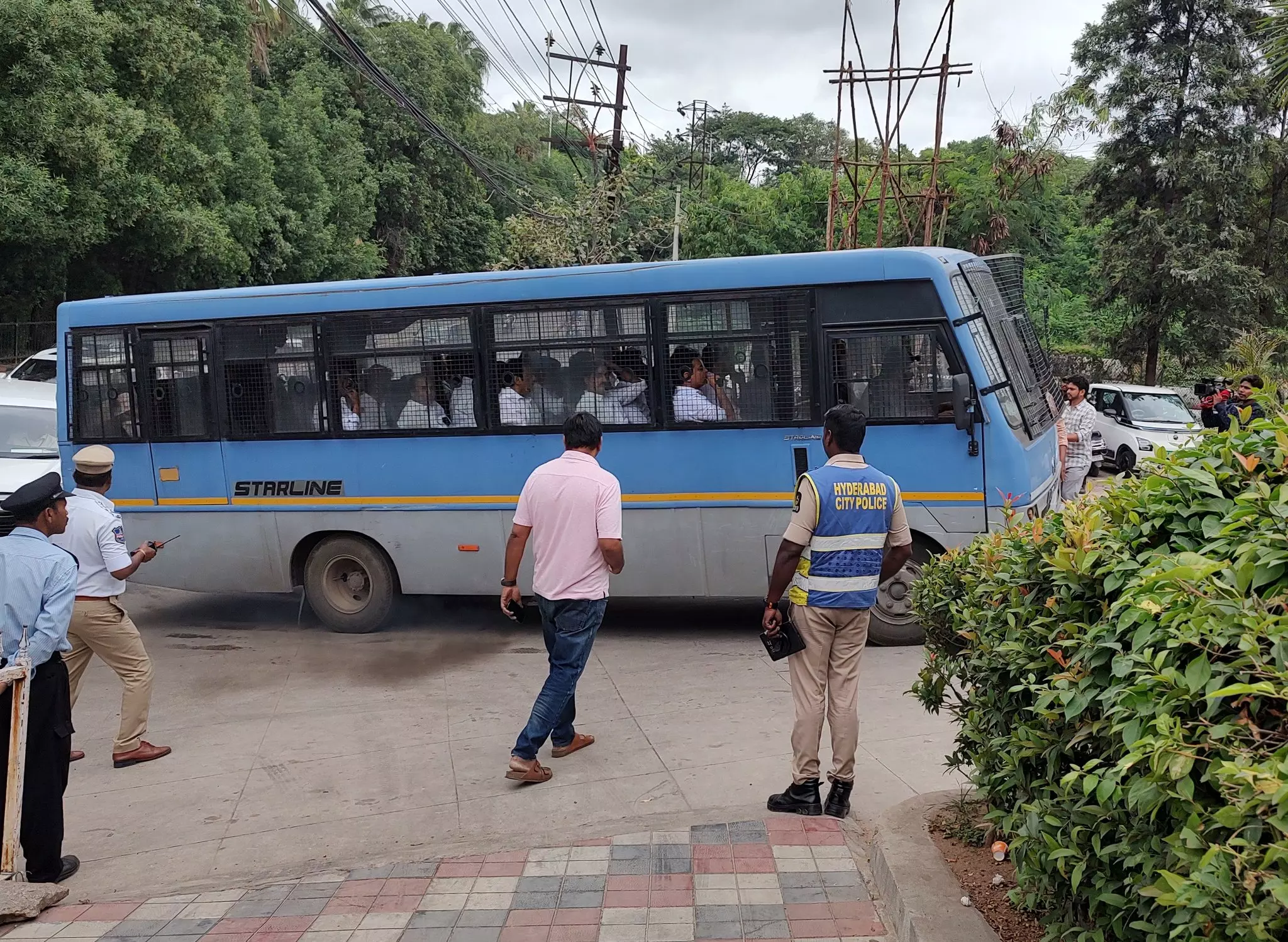 తెలంగాణ అసెంబ్లీలో గందరగోళం