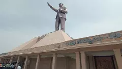 అంబేద్కర్‌ స్మృతి వనంలో వైఎస్‌ జగన్‌ పేరు ధ్వసం