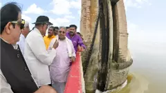 గేటు బిగించాలంటే.. సగం ఖాళీ కావాల్సిందే