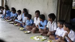 మధ్యాహ్న భోజనం ఔట్ సోర్సింగ్... వేలమందికి నష్టం