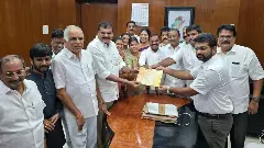 సిట్టింగ్ స్థానాన్ని నిలబెట్టుకున్న వైసీపీ.. బొత్సకి ఇచ్చే గెఫ్ట్ ఏంటో..!