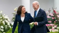 కమలా హ్యారిస్ కు ఎన్నికల బ్యాటన్ అందించిన బైడెన్
