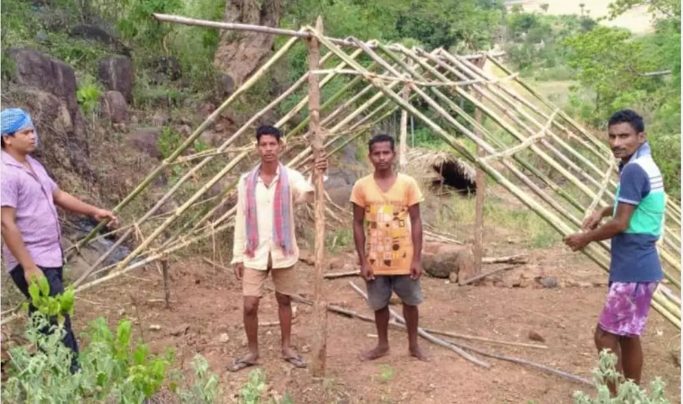 నిశబ్దంగా  ఊళ్లు, గూళ్లు కూలుతున్న దృశ్యం కనబడుతోందా!