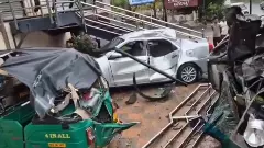 బంజారాహిల్స్ లో కారు బీభత్సం (వీడియో)