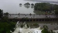 సిటీని ముంచుతున్నదంతా నేతల ఫామ్ హౌస్ లు, ఇల్లీగల్ కాంప్లెక్స్ లే