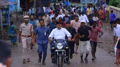 మంత్రుల పర్యటనలు.. పొంగులేటికి యాక్సిడెంట్