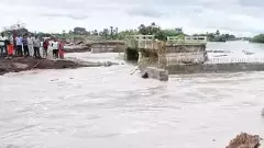 తెలంగాణలో చెరువులు చిన్నాభిన్నం, వరదలతో భారీనష్టం