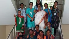 కోరుకునే తెలుగు బాట పట్టిన ‘బెస్ట్ టీచర్’  డాక్టర్ మృదుల