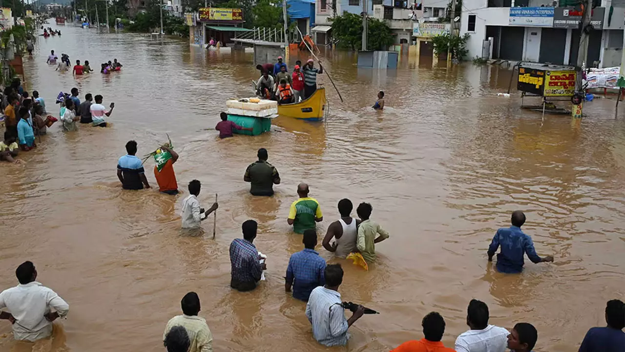 కూటమి ప్రభుత్వానికి మాజీ మంత్రుల విమర్శల వరద..