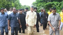 మంత్రులు వరదల్లో ఎలా పనిచేశారో తెలుసా...