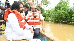 అనారోగ్యం లెక్క చేయని పవన్,  వరద ప్రాంతాల్లో పర్యటన