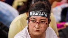 షరతులకు లొంగని బెంగాల్ సర్కార్.. కొనసాగుతున్న జూడాల ఆందోళన