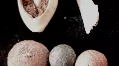 తెలంగాణలో కనిపించిన 6 వేల యేళ్లనాటి వడిసెల రాళ్లు