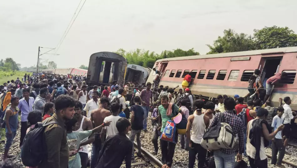 గడిచిన ఐదేళ్లలో 200 రైలు ప్రమాదాలు, 351 ప్రయాణికులు మృతి