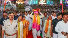 శ్రీవారికి పట్టువస్త్రాలు సమర్పించిన రాష్ట్ర ముఖ్యమంత్రివర్యులు