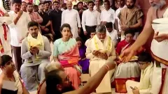 దుర్గమ్మకు పట్టు వస్త్రాలు సమర్పించిన సీఎం చంద్రబాబు