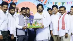 మళ్ళీ చంద్రబాబును ఆకాశానికి ఎత్తేసిన పవన్!
