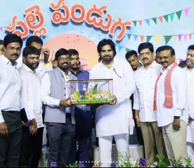 మళ్ళీ చంద్రబాబును ఆకాశానికి ఎత్తేసిన పవన్!