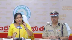 పోలీసులకు తుపాకులే ఆయుధాలని హోంమంత్రి ఎందుకన్నట్టు?