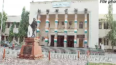 గాంధీ భవన్ దగ్గర ఉద్రిక్తత.. రోడ్డెక్కిన గ్రూప్-4 అభ్యర్థులు