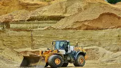 చంద్రబాబు కొంప ముంచేది ఉచిత ఇసుకా?  నేతల చేతివాటమా?