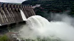 పరవళ్లు తొక్కుతున్న శ్రీశైలం: ప్రకాశం బ్యారేజీ వద్ద 70 గేట్లు ఎత్తివేత