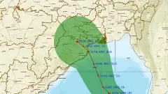 వణికిస్తున్న దానా తుపాను, 200కి పైగా రైళ్ల రద్దు