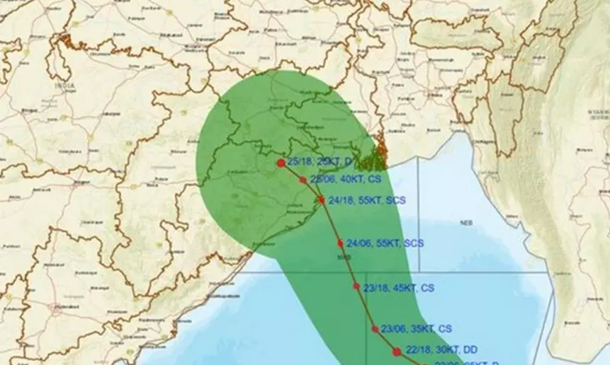 వణికిస్తున్న దానా తుపాను, 200కి పైగా రైళ్ల రద్దు