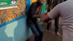 పిచ్చి వాడిని కొట్టి ‘జైశ్రీరామ్‌’ అని పలికించిన జనం!