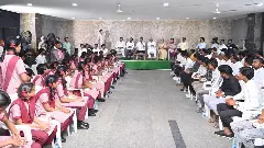 ‘విద్య వ్యవస్థను మార్చేస్తా’.. విద్యార్థులకు సీఎం హామీ