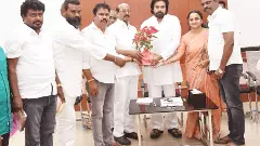 వాలంటరీ వ్యవస్థ ప్రభుత్వ రికార్డుల్లో లేదు: పవన్ కళ్యాణ్