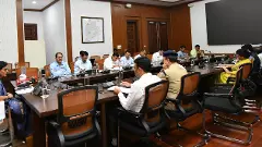 తెలంగాణలో 13 మంది ఐఎఎస్ అధికారుల బదిలీలు