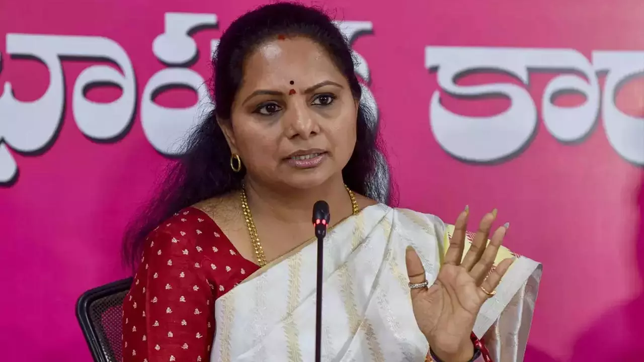 Kavitha | ‘కేసీఆర్ పాలనలో నిధులు వరదలయ్యాయి’..  రేవంత్‌పై కవిత సెటైర్లు..